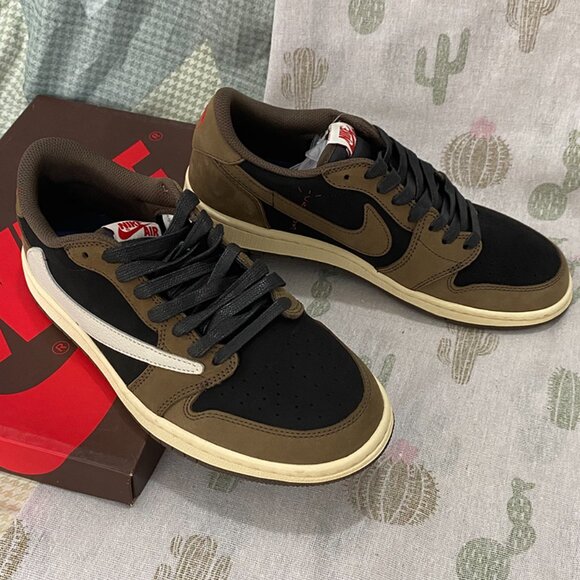 Travis Scott X Jordan 1 Low OG SP - Picture 3 of 7